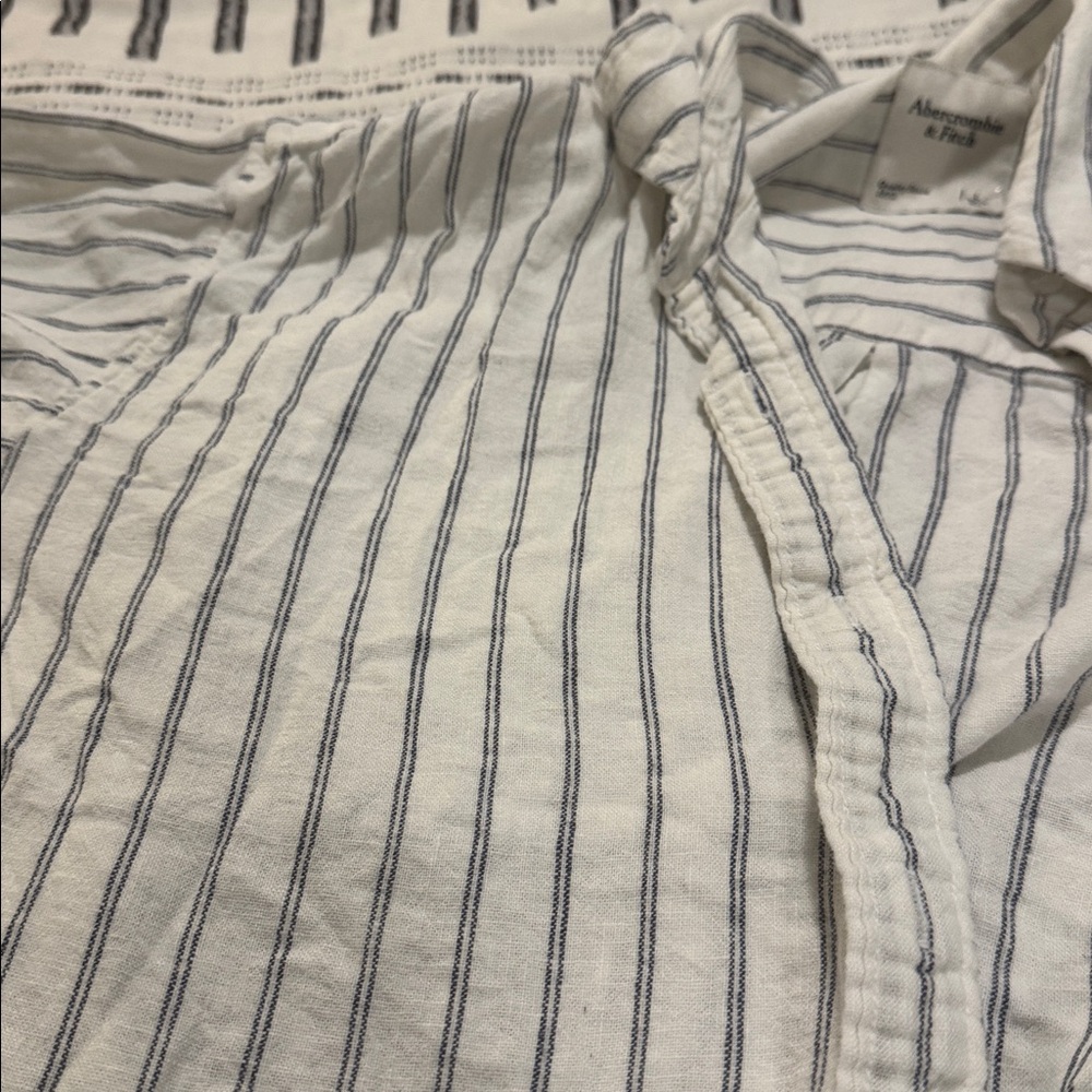 Abercrombie & Fitch cream and Navy oversized linen shirt - Picture 3 of 3